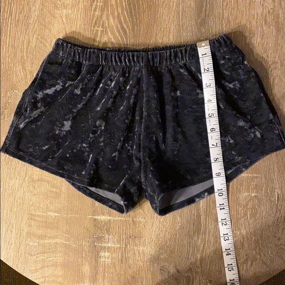 Ivivva by Lululemon Velvet Shorts, Size 10 Girls - Picture 5 of 7
